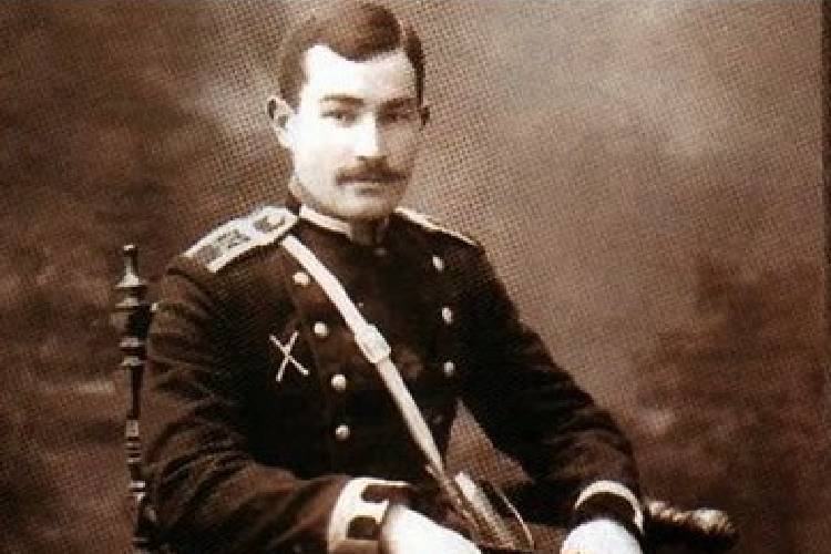 Azərbaycanın ilk hərbi təyyarəçisi Fərrux ağa Qayıbov