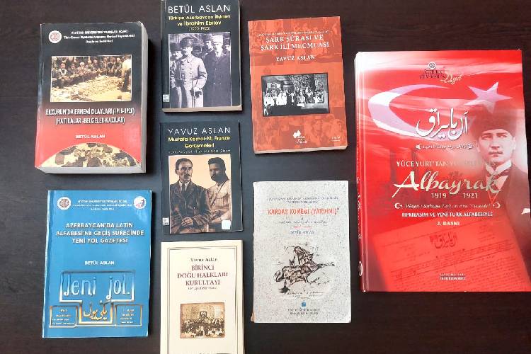 Türkiyəli professorlar Yavuz Aslan və Betül Aslan Prezident Kitabxanasına kitab hədiyyə ediblər