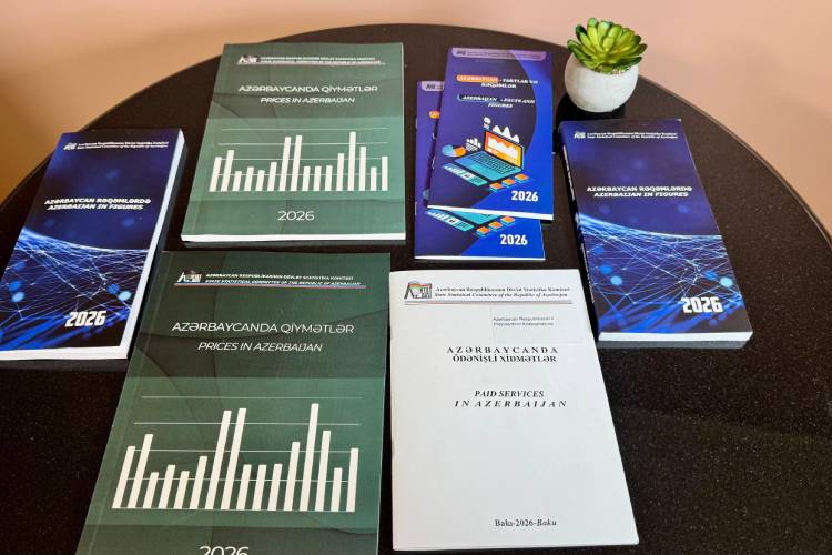 Dövlət Statistika Komitəsi Prezident Kitabxanasına kitablar hədiyyə edib