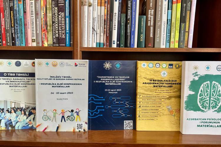Naxçıvan Dövlət Universiteti tərəfindən Prezident Kitabxanasına kitab hədiyyə olunub