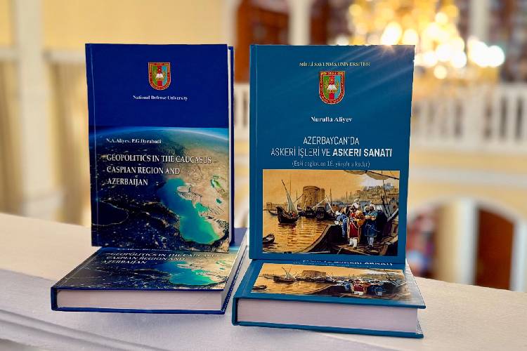 Tarix elmləri doktoru, professor Nurulla Əliyev Prezident Kitabxanasına kitablarını hədiyyə edib