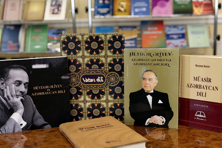 Prezident Kitabxanasında "1 Avqust – Azərbaycan Əlifbası və Azərbaycan Dili Günü"nə həsr olunmuş kitab sərgisi təşkil olunub