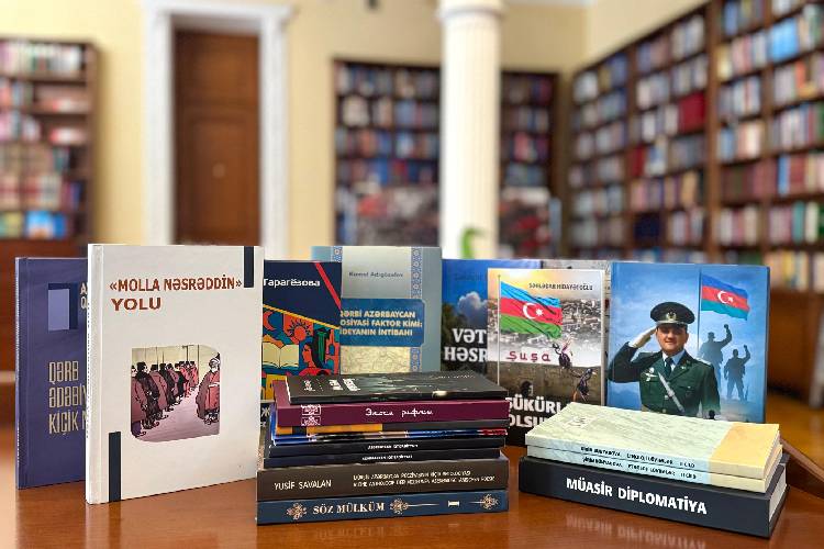 "Mütərcim" – Tərcümə və Nəşriyyat-Poliqrafiya Mərkəzindən Prezident Kitabxanasına kitab hədiyyəsi
