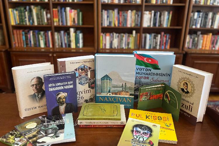 Azərbaycan Milli Kitabxanası Prezident Kitabxanasına nəşrlər hədiyyə edib
