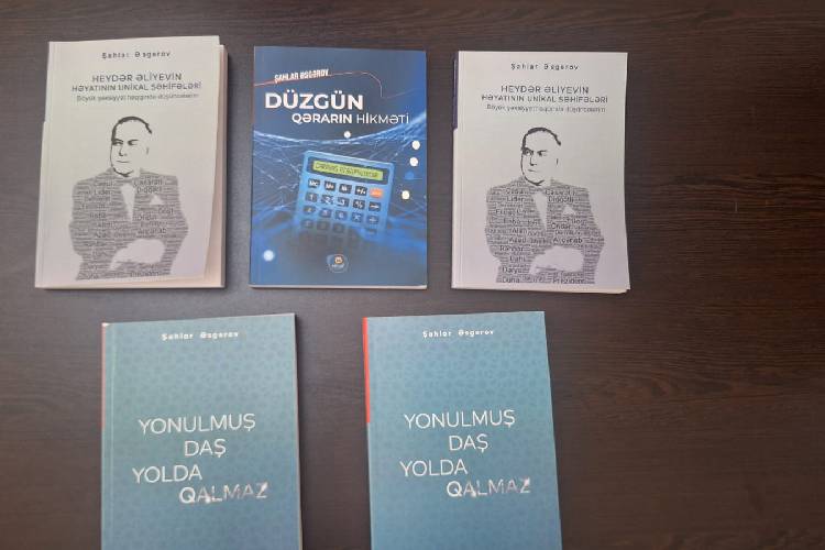 Professor Şahlar Əsgərov yeni kitablarını Prezident Kitabxanasına hədiyyə etmişdir