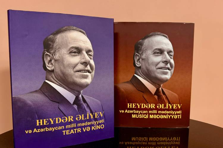 В Президентскую библиотеку были переданы в дар книги, посвящённые Гейдару Алиеву и азербайджанской культуре