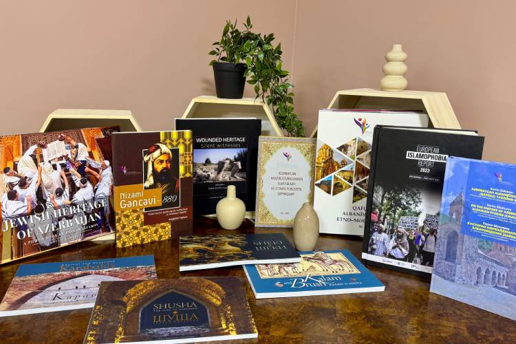 Президентской библиотеке переданы в дар книги от Бакинского международного центра мультикультурализма
