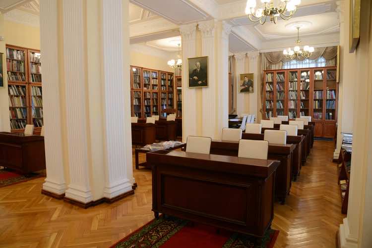 Зал литературы по искусству